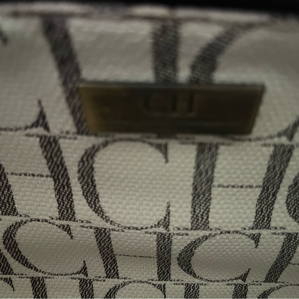 Carolina Herrera bag , Ostrich Bag, excellent condition. - Picture 9 of 12